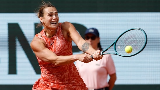 Aryna Sabalenka de Bielorrusia juega un tiro (AP)