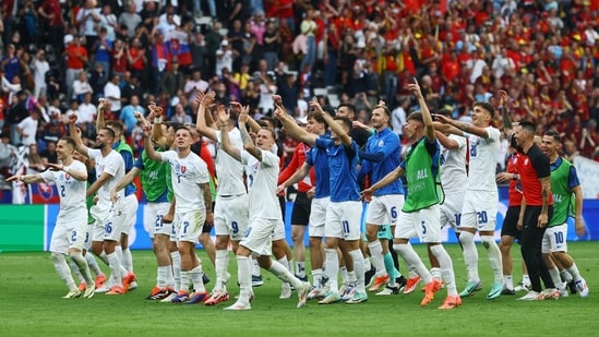 Euro 2024 - Los jugadores de Eslovaquia celebran tras vencer a Bélgica en un partido del Grupo E (REUTERS)