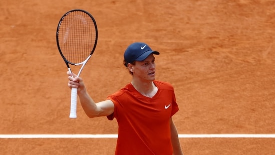 El italiano Jannik Sinner celebra ganar su partido de cuartos de final contra el búlgaro Grigor Dimitrov.(REUTERS)