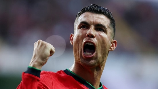 El portugués Cristiano Ronaldo celebra su tercer gol (REUTERS)