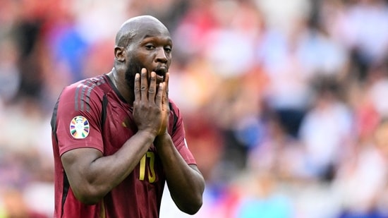 El delantero belga #10 Romelu Lukaku reacciona al final del partido de fútbol del Grupo E de la UEFA Euro 2024 contra Eslovaquia (AFP)