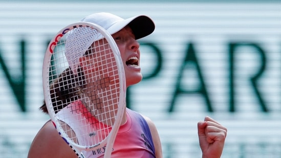 La polaca Iga Swiatek celebra ganar su partido de semifinal contra Coco Gauff de Estados Unidos (REUTERS)