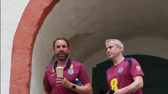 Gareth Southgate (izquierda) guió a Inglaterra a su segunda final consecutiva de la Eurocopa. (REUTERS)