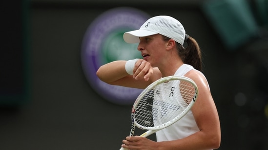 La polaca Iga Swiatek reacciona durante su partido de tercera ronda contra la kazaja Yulia Putintseva (REUTERS)