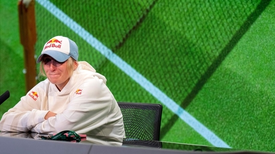 La checa Marketa Vondrousova en una rueda de prensa (AFP)