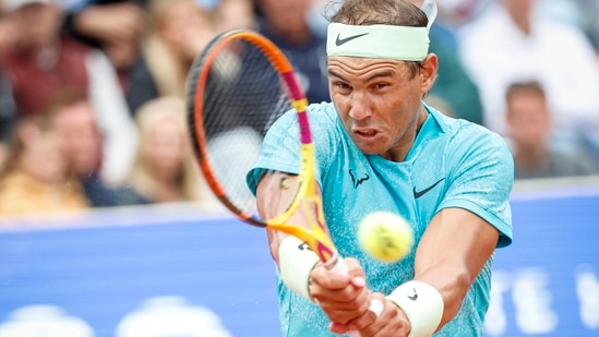 Rafael Nadal de España juega un revés.(AP)