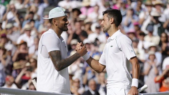 El serbio Novak Djokovic, a la derecha, con el australiano Nick Kyrgios (AP)