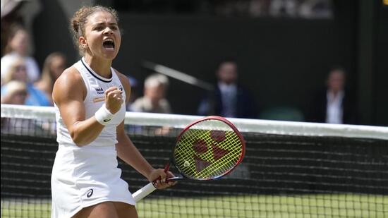 Jasmine Paolini celebra tras vencer a Donna Vekic en la semifinal femenina de Wimbledon. (AP)