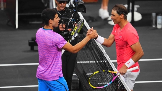 Carlos Alcaraz y Rafael Nadal en el Netflix Slam en Las Vegas, Nevada (Getty Images via AFP)