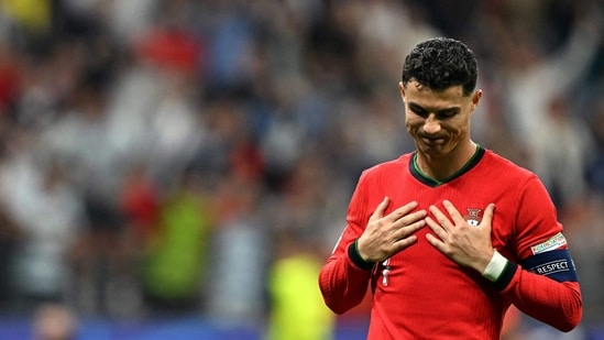 El delantero portugués Cristiano Ronaldo reacciona tras ganar el partido de octavos de final de la Eurocopa 2024 contra Eslovenia (AFP)