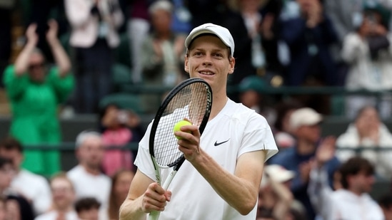 Jannik Sinner de Italia celebra tras ganar su partido de cuarta ronda. (REUTERS)