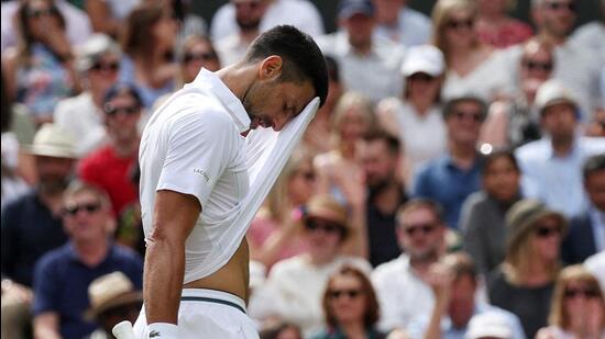 El serbio Novak Djokovic durante la final individual masculina contra el español Carlos Alcaraz. (REUTERS)