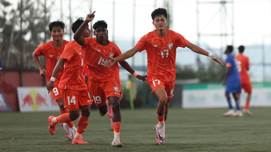 Manglenthang Kipgen celebra su gol.