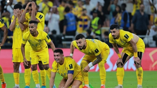 Cristiano Ronaldo, Alex Telles, Abdulrahman Ghareeb y sus compañeros de Al Nassr lucen abatidos tras perder la tanda de penaltis y la final de la Copa del Rey Saudí. (REUTERS)