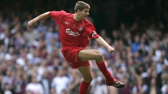 Steven Gerrard jugó 710 partidos con el Liverpool, el tercer total más alto detrás de Ian Callaghan y su ex compañero de equipo Jamie Carragher, anotando 186 goles. (AP)