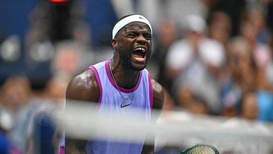 El estadounidense Frances Tiafoe celebra su victoria sobre el también estadounidense Ben Shelton (AFP)