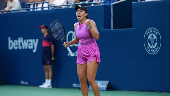 Jessica Pegula de los Estados Unidos celebra su victoria sobre Amanda Anisimova de los Estados Unidos en la final individual femenina en el último día del National Bank Open (Getty Images via AFP)