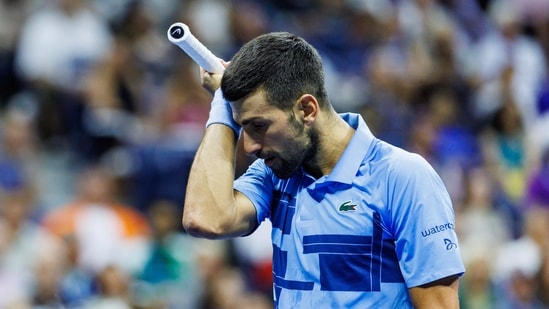 Novak Djokovic de Serbia luce abatido durante su partido contra Alexie Popyrin de Australia en el quinto día del torneo de tenis US Open 2024 en el Centro Nacional de Tenis Billie Jean King de la USTA (USA TODAY Sports vía Reuters Con)