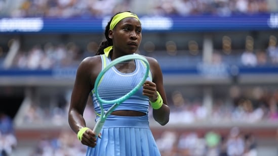 La tenista estadounidense Coco Gauff reacciona durante su partido de octavos de final de individuales femeninos contra la también estadounidense Emma Navarro en el séptimo día del US Open (AFP)