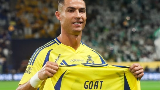 Cristiano Ronaldo recibió una camiseta especial GOAT.