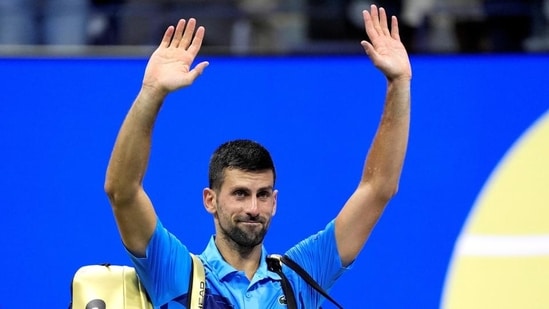 Novak Djokovic reacciona tras perder ante Alexei Popyrin de Australia.(HT_PRINT)