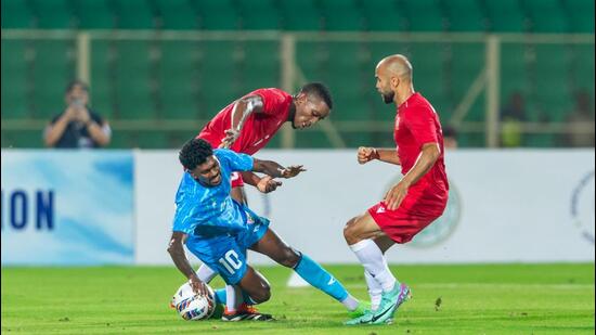 Acción durante el partido inaugural entre India y Mauricio en la Copa Intercontinental 2024 en el Estadio Gachibowli, Hyderabad, el martes. (Foto AIFF)