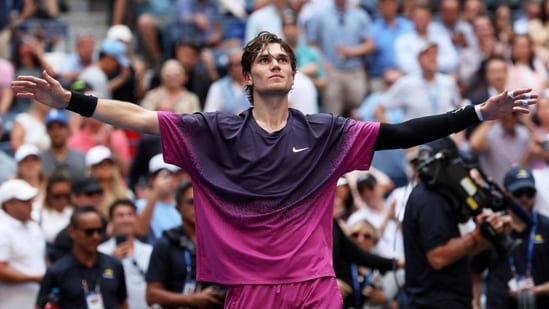 El británico Jack Draper reacciona tras ganar su partido de cuartos de final contra el australiano Alex De Minaur (REUTERS)