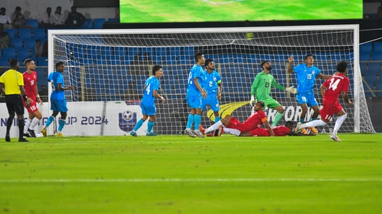 Hyderabad: jugadores de India y Mauricio durante su partido de fútbol de la Copa Intercontinental 2024 (PTI)