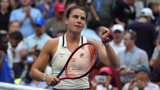 La estadounidense Emma Navarro celebra su victoria en los octavos de final contra Coco Gauff en el US Open (HT_PRINT)