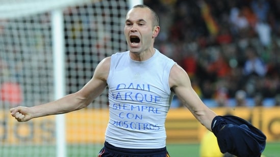 Andrés Iniesta anuncia su retiro tras 22 años de carrera. (AFP)