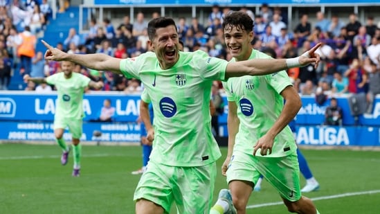 Robert Lewandowski, del FC Barcelona, ​​celebra tras marcar.(REUTERS)