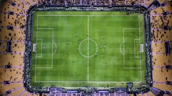 Un estadio vacío en Arabia Saudita de la final de la Supercopa de Italia celebrada allí en 2024. (Captura de pantalla de la transmisión)