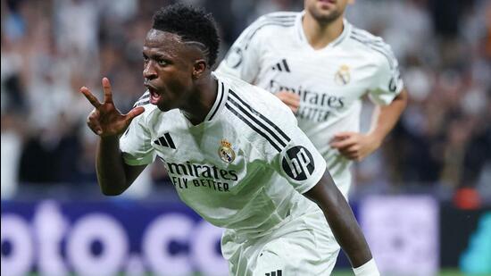 Vinicius Junior, del Real Madrid, celebra su hat-trick contra el Borussia Dortmund este martes en Madrid. (AFP)