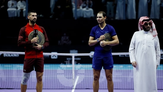 El serbio Novak Djokovic da un discurso tras ganar su partido por el tercer puesto contra el español Rafael Nadal (REUTERS)