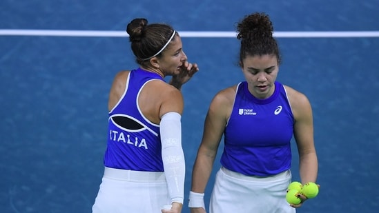 La italiana Jasmine Paolini y la italiana Sara Errani (izq.) (AFP)