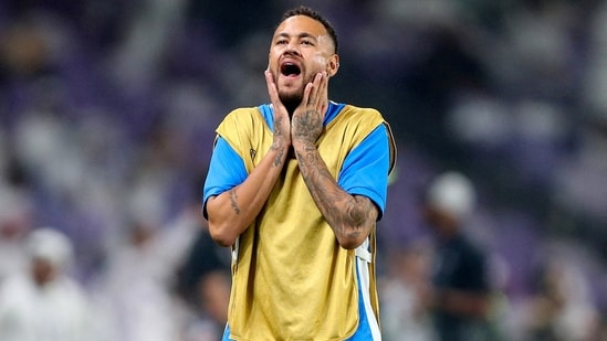 Neymar del Al Hilal durante el calentamiento previo al partido.(REUTERS)