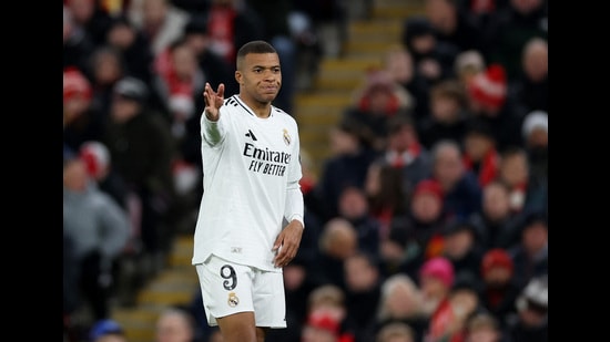 Kylian Mbappé del Real Madrid reacciona durante el partido de Liga de Campeones contra el Liverpool. (Imágenes de acción vía Reuters)