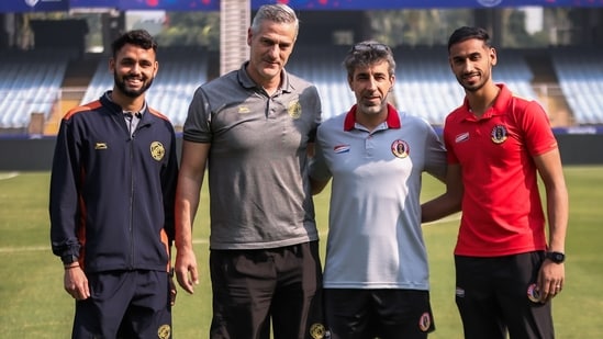 En la jornada 13 de la ISL, el Punjab FC se enfrenta al East Bengal FC por primera vez. Ambos equipos aspiran a conseguir puntos cruciales después de actuaciones recientes mixtas, y el entrenador del Punjab, Panagiotis Dilberis (segundo por la izquierda), enfatiza el trabajo en equipo y la motivación tras las derrotas pasadas. (X/Punjab FC)