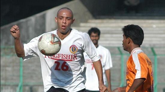 El delantero brasileño Cristiano Junior, visto aquí con los colores de Bengala Oriental, murió en 2004 mientras jugaba para el Dempo en la final de la Copa Federación contra Mohun Bagan en Bengaluru. (HT)