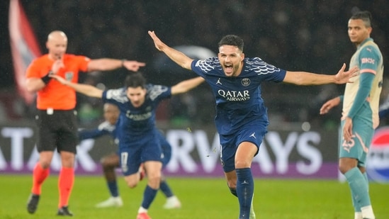 Gonçalo Ramos del PSG celebra tras marcar el cuarto gol de su equipo. (AP)