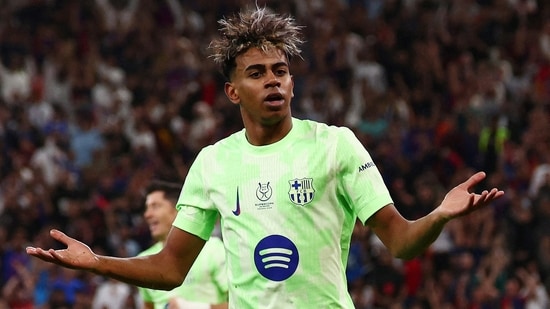 Fútbol Fútbol - Supercopa de España - Semi final - Athletic Bilbao v FC Barcelona - King Abdullah Sports City, Jeddah, Arabia Saudita - 8 de enero de 2025 Lamine Yamal del FC Barcelona celebra su segundo gol REUTERS/Pedro Nunes IMÁGENES TPX DEL DÍA (REUTERS )