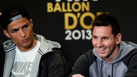 Cristiano Ronaldo y Lionel Messi han ganado 77 trofeos oficiales en total. (AP)