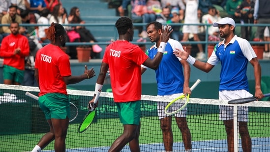N Sriram Balaji y Rithvik Bollipalli de la India durante el partido de desempate del Grupo Mundial I de la Copa Davis 2025 contra Thomas Setodji y Padio Isak de Togo, en Nueva Delhi, el domingo 2 de febrero (PTI) N Sriram Balaji y Rithvik Bollipalli de la India durante el partido de desempate del Grupo Mundial I de la Copa Davis 2025 contra Thomas Setodji y Padio Isak de Togo, en Nueva Delhi, el domingo 2 de febrero (PTI)
