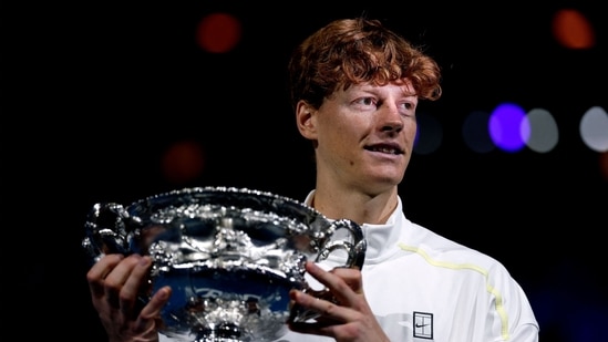 Jannik Sinner de Italia celebra después de derrotar a Alexander Zverev de Alemania durante su partido final de singles masculinos en el día quince del Abierto de Australia (AFP) Jannik Sinner de Italia celebra después de derrotar a Alexander Zverev de Alemania durante su partido final de singles masculinos en el día quince del Abierto de Australia (AFP)